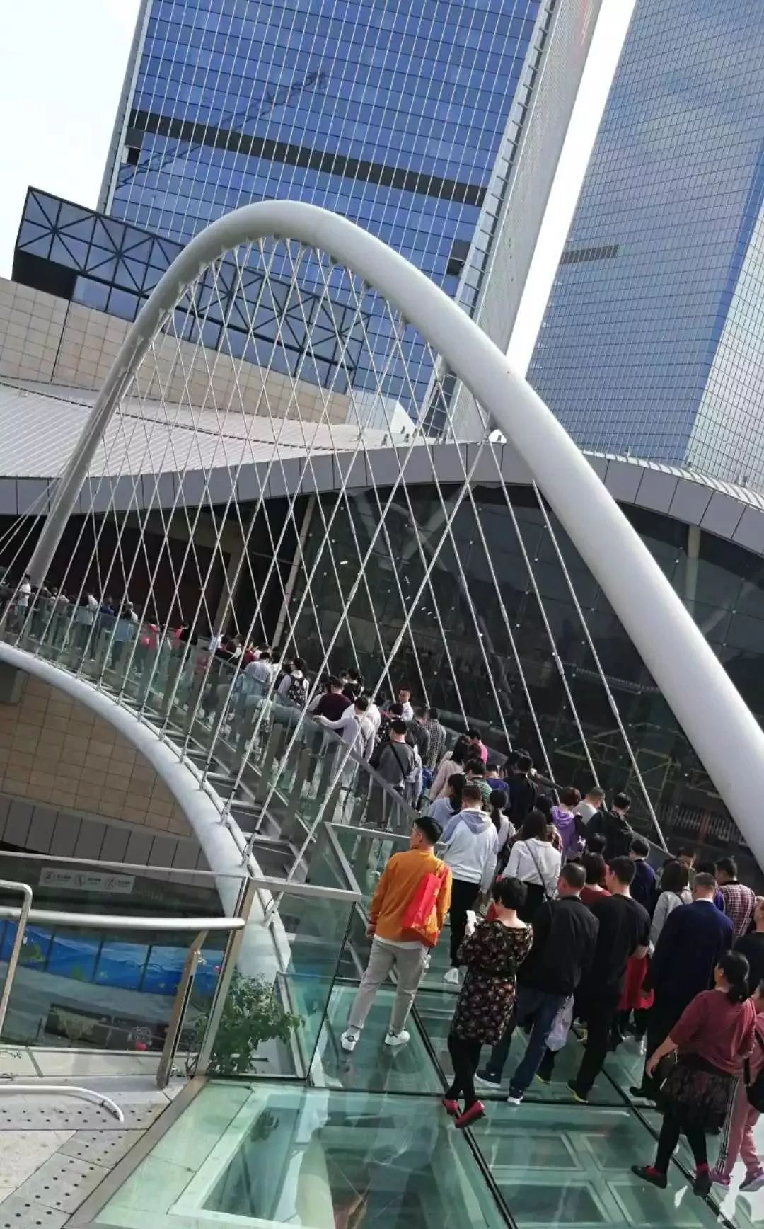 空城东莞？这个地方都是人人人从从从，堪比“春运”