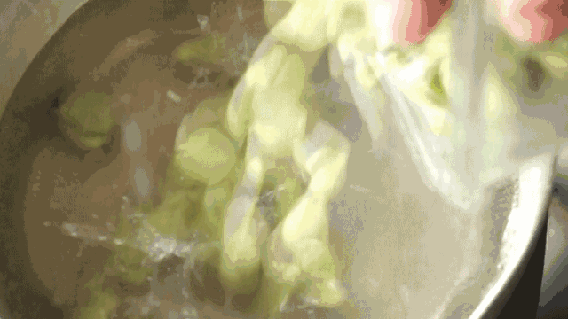 岁男孩吃了两勺这个菜,抢救了两周才活过来!家家餐桌上都有…"