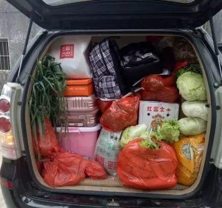 返程行李箱霸屏，可尴尬一幕出现了……一大波媳妇集体吐槽