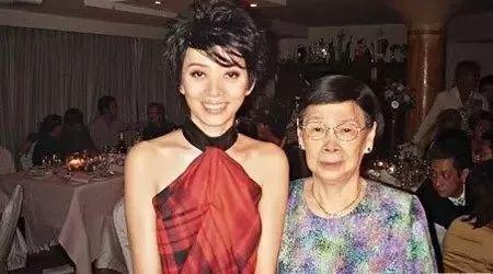 男星哥哥勒死妻儿后上吊身亡！无数人因它家破人亡，春节期间更要警惕