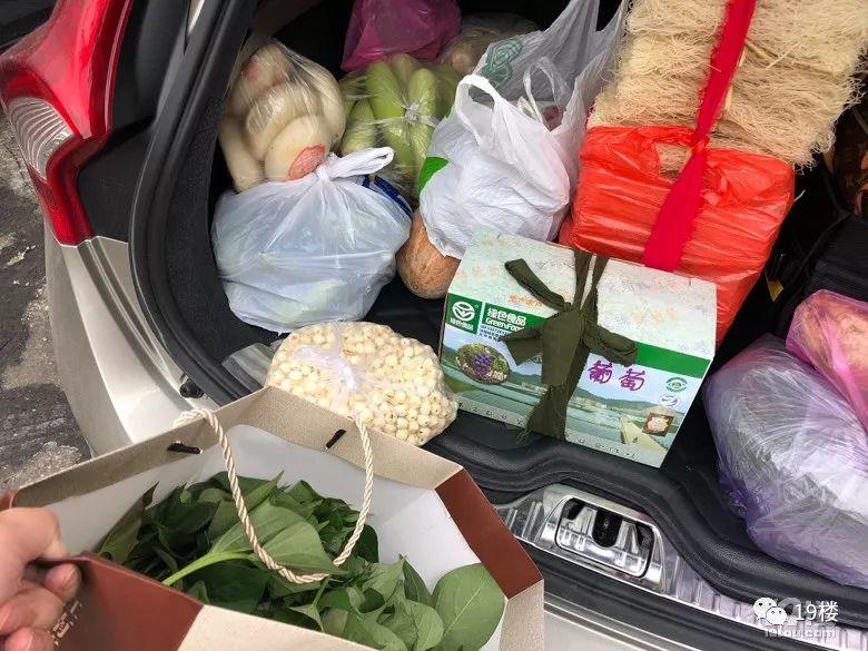 “国庆返程的行李箱”又上热搜，最后一个亮了！