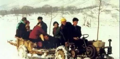 0年前，过年走亲戚老照片！满满回忆，你还记得多少？"