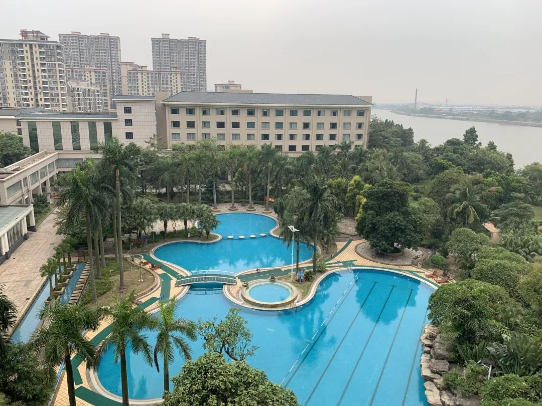【东莞·5星汇景自助餐】爆款来袭~99.9元东莞汇景酒店雅琴西餐厅自助晚餐~日料、刺身、海鲜、中菜···100+菜款海量任吃！