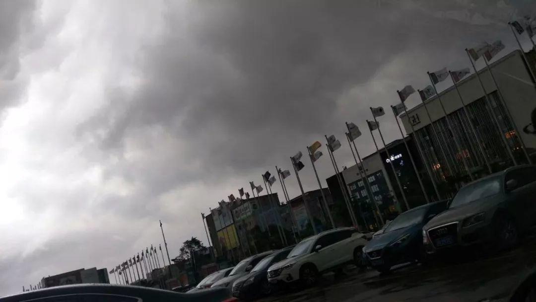 水浸街又来了！雷雨大风+暴雨预警生效！地质灾害预警三级！