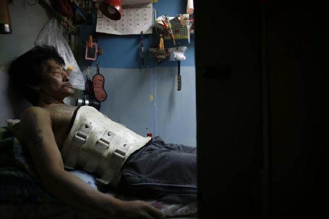 见过香港的"棺材房"，才知道自己住在东莞有多幸福！