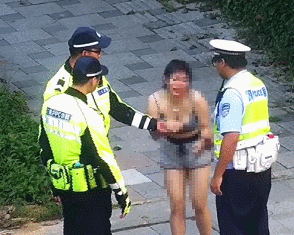 东莞一15岁女子轻生！多次跑到马路欲撞车自杀！