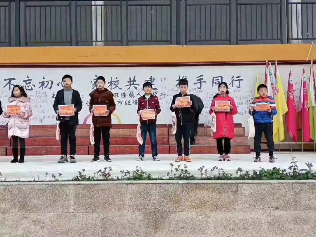 东莞这家学校要火了！期末竟然给学生奖猪肉！太“壕”了！