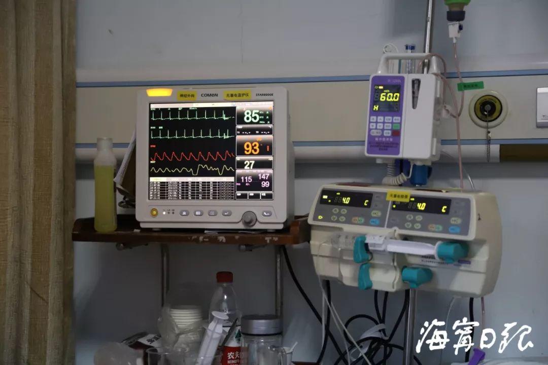 小伙玩手机时突发中风!不省人事急送ICU!原因让人无语...很多人都在犯这个错!