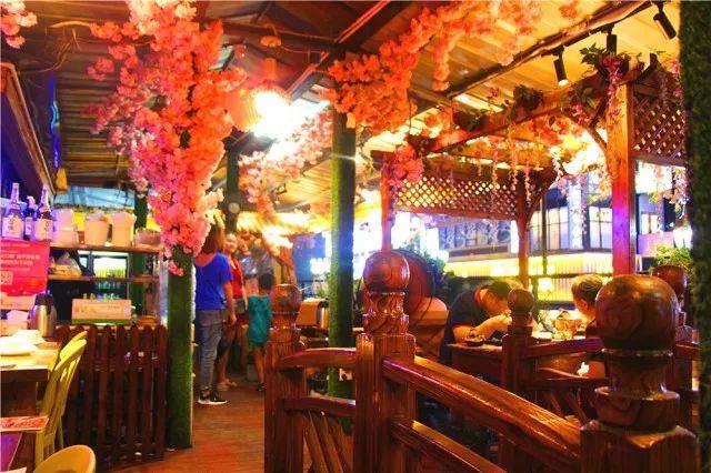 最火爆宵夜！49.9元张三疯烧烤3-4人餐招牌烤鱼（魔芋+豆腐条+豆芽）+烤鸡翅尖6串+烤深海鱼丸4串......