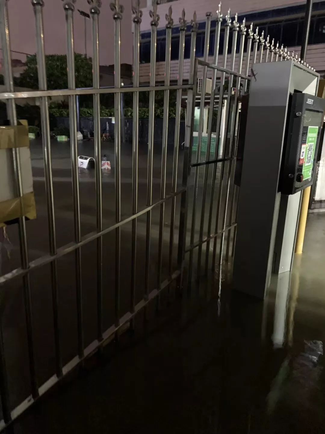 刚刚预警！一夜之间东莞多地被淹！还有更恐怖的......