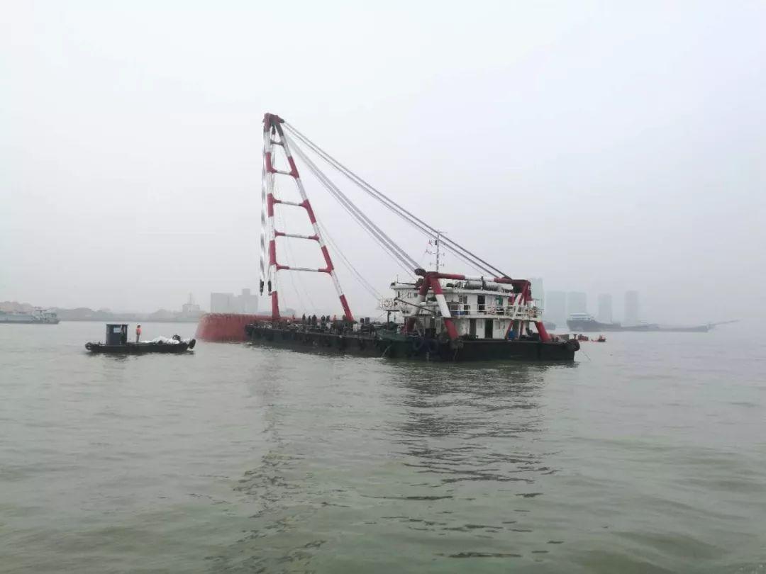 突发！东莞西大坦水域一艘货船沉没！