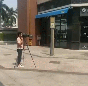 视频疯传！东莞街头三男子残忍虐狗！阿拉斯加当街被吊死！