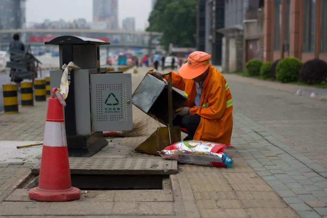 “在东莞月薪5000，今年我不敢回家过年...”成年人回家过年究竟有多难？
