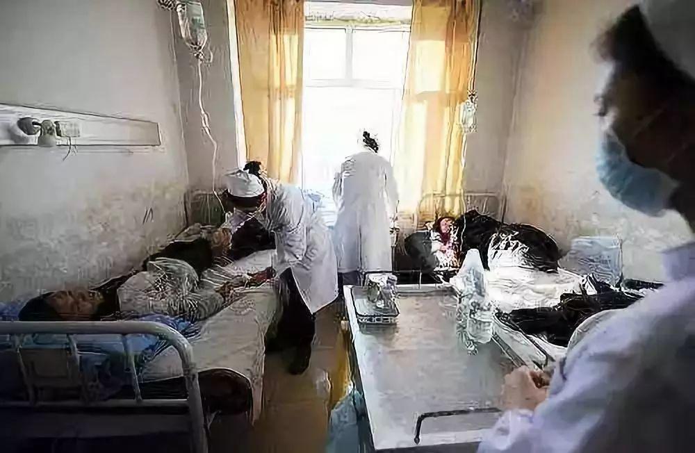 爱喝水果酒的注意了！广东2男子喝自酿水果酒差点没命！