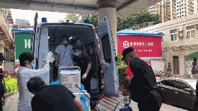 痛心！深圳一小区高层窗户坠落砸中6岁男童，妈妈当场崩溃…