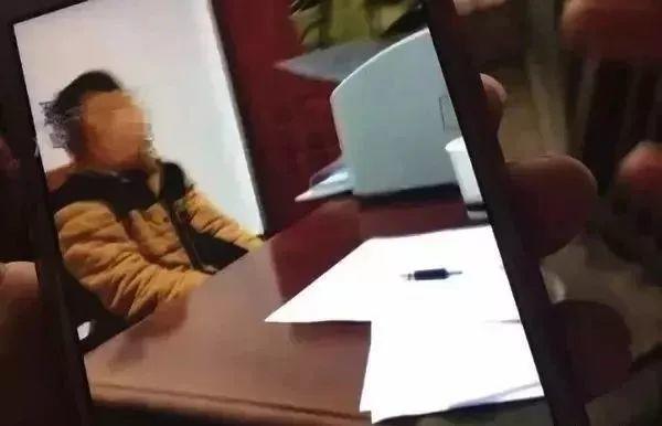 心痛！14岁少年挥刀刺死亲生父亲，只因…
