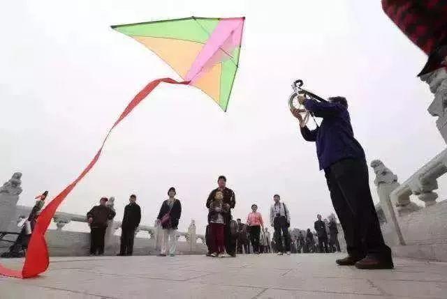 太吓人！一4岁女童被割颈！出门一定要当心！
