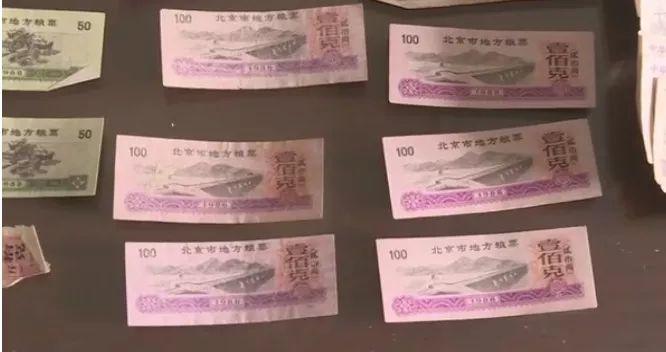 一张纸竟然能卖好几万？她家就有73张，250万！