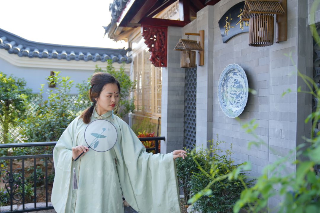 疫情结束后，想和你一起去看隐贤山庄的春天....
