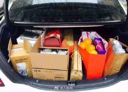 “国庆返程的行李箱”又上热搜，最后一个亮了！