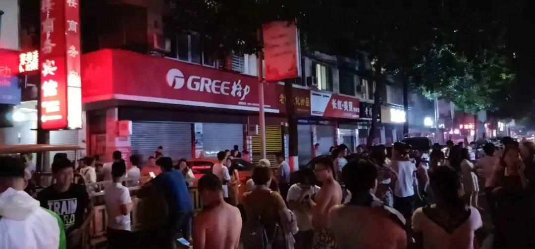 刚刚，噩耗再次传来！13人死亡200伤！7岁儿子遇难，爸爸失声痛哭