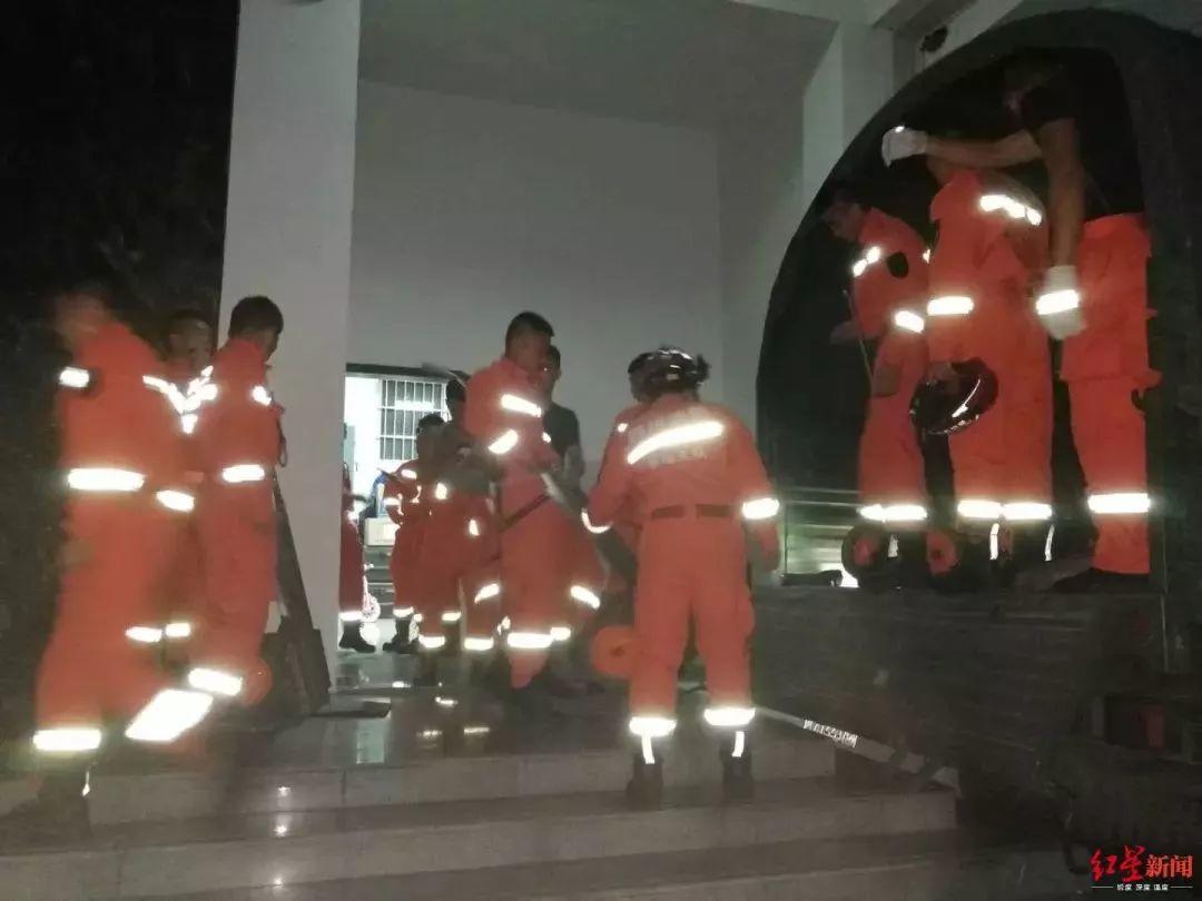 刚刚，噩耗再次传来！13人死亡200伤！7岁儿子遇难，爸爸失声痛哭