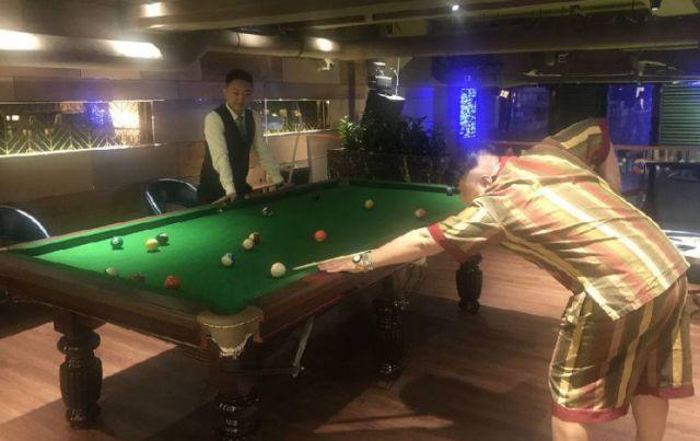 吃喝玩乐12个钟才99元！12小时净桑+2个自助餐+恒温游泳池+干蒸+汗蒸+榻榻米休息区+电影院！