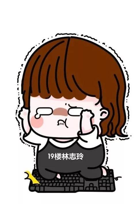 愤怒！女童模拍照，妈妈在身后狠狠踹去一脚！