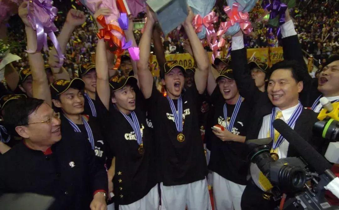 又夺冠了！广东宏远：今晚，请叫我九冠王！