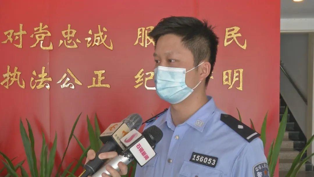 东莞一男子闹市上演多次“肉击”小车！真相是······