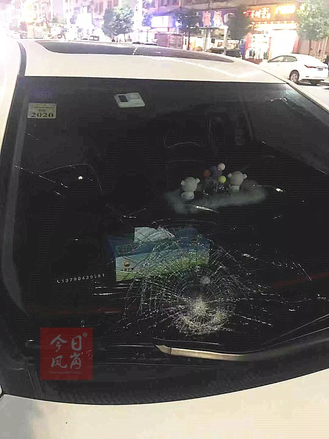 东莞一男子横穿马路被撞翻！监控拍下惊险瞬间...