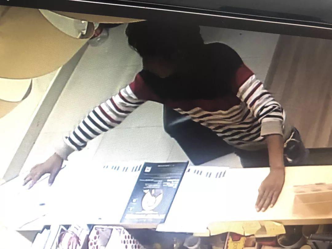 东莞一流浪男子闯入琴行，店主吓得报警，结果……