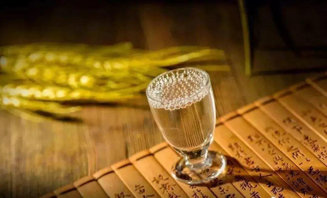 震惊！揭秘白酒“内幕”，喝酒的人都得看看！