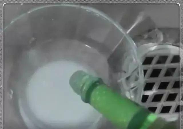 卫生间下水道口倒一碗，不论多脏再臭全消失，太厉害了，尽快试试