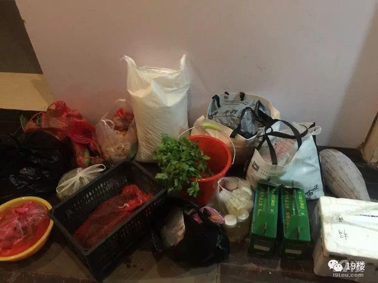 “国庆返程的行李箱”又上热搜，最后一个亮了！