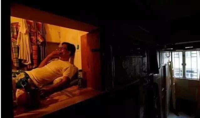 见过香港的"棺材房"，才知道自己住在东莞有多幸福！