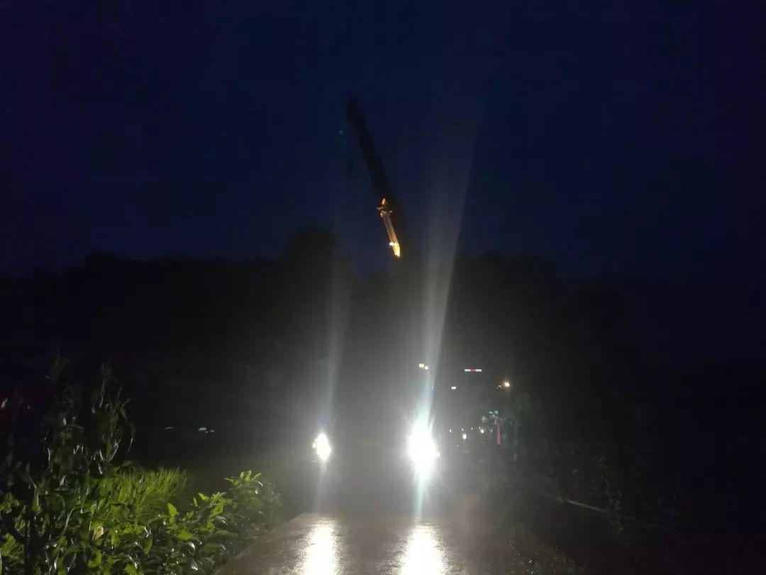 刚刚，噩耗再次传来！13人死亡200伤！7岁儿子遇难，爸爸失声痛哭