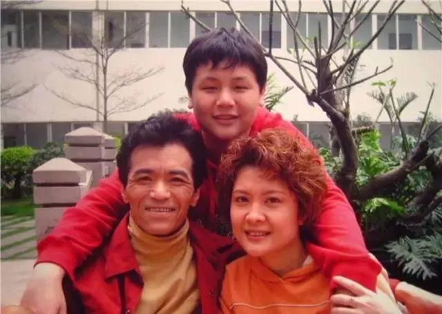 广东人从小看到大的肥仔，“康天庥”真的结婚了！老婆是……