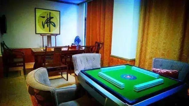 9元抢12小时温泉水疗+自助2餐+恒温游泳池+干蒸+汗蒸+电影院+休息厅，休闲娱乐任你嗨！周末通用不加收～"