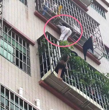 又一起！东莞3岁男童“挂”在窗外苦苦支撑！家长却........