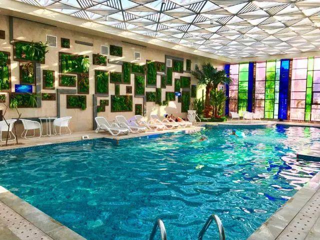 吃喝玩乐12个钟才99元！12小时净桑+2个自助餐+恒温游泳池+干蒸+汗蒸+榻榻米休息区+电影院！