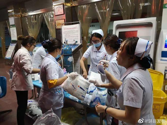 刚刚，噩耗再次传来！13人死亡200伤！7岁儿子遇难，爸爸失声痛哭