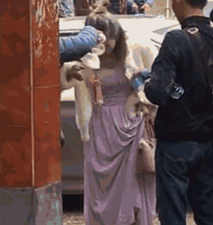 参加完婚礼后！东莞女生凌晨怒诉：“打死我也不当伴娘了！”