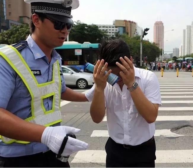 东莞有谁认识这部粤S跑车！告诉他，他要火了！