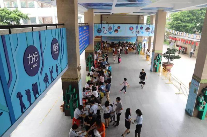 今晨东莞多所学校门口被堵！朋友圈刷爆了！真相是……