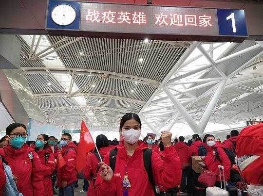 转发点赞！东莞英雄回来了！全城亮灯，第一张图就戳中泪点