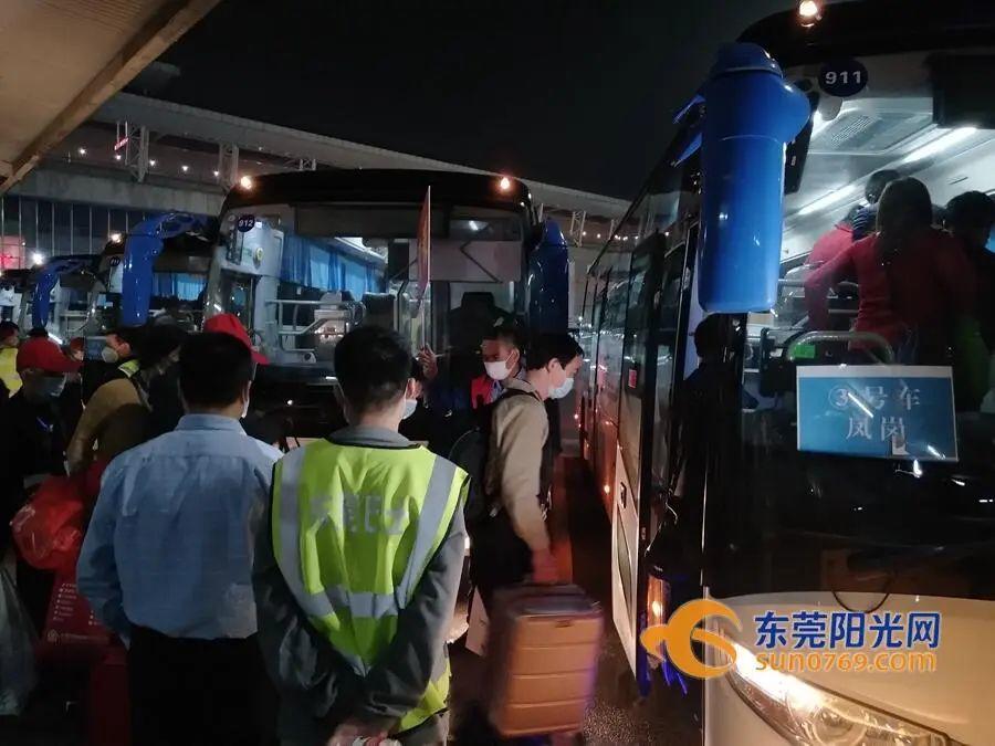 “我们回家了！”东莞医护人员哭了！东莞人盼了好久！