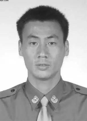 哀悼！东莞一民警在追逃途中因公牺牲！