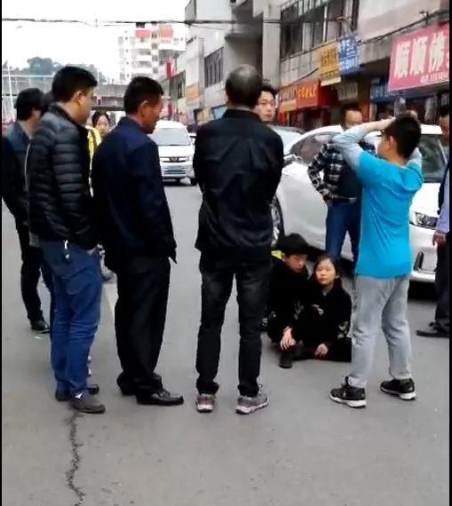 突发！东莞一女孩骑车被撞！结果.......