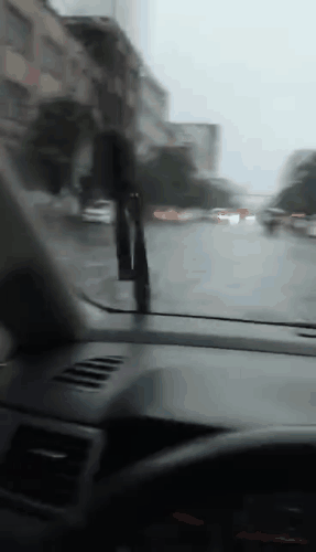 突发！东莞时空错乱！多个镇街被淹！车都翻了！